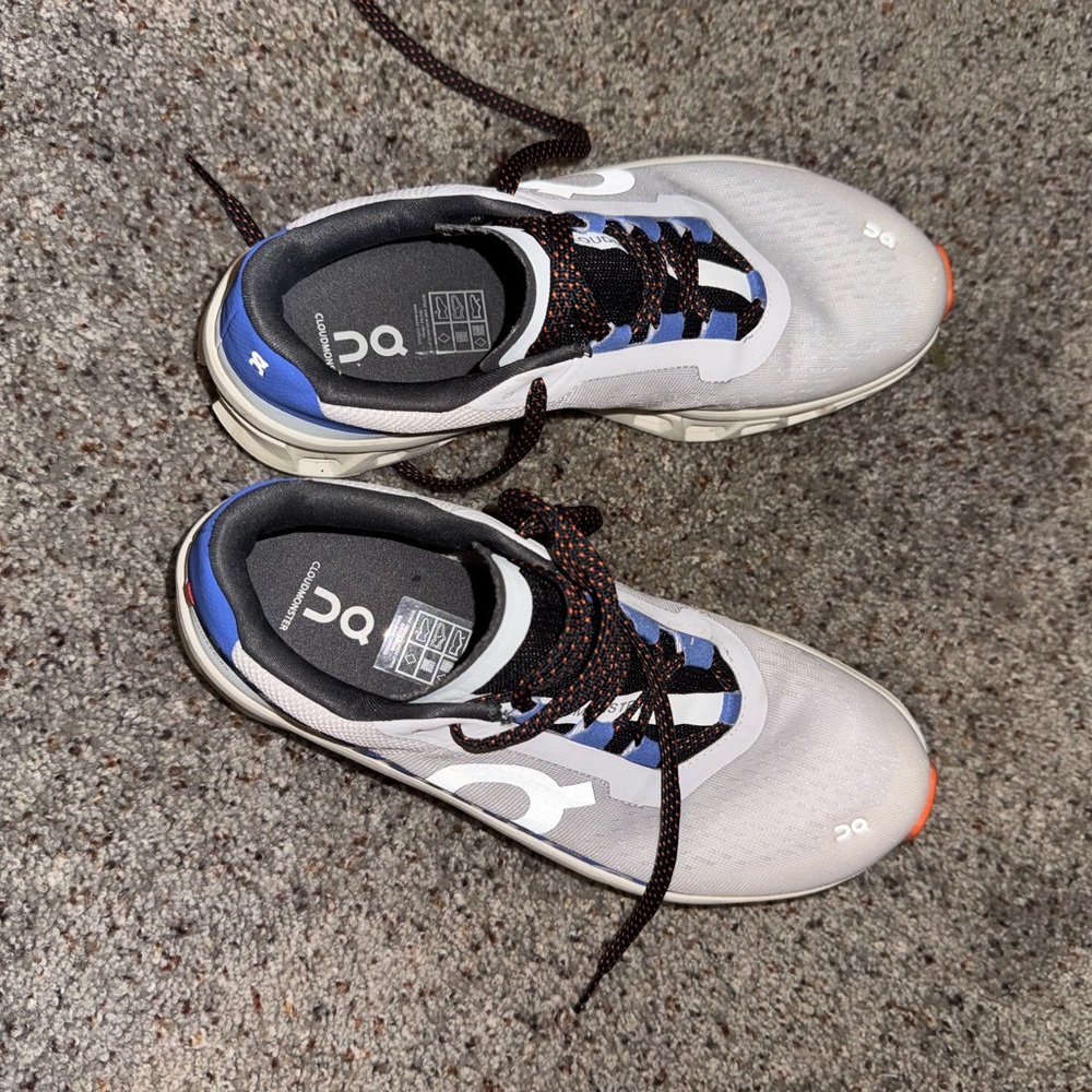 On Cloud Monster Women’s running shoe. Size 8.